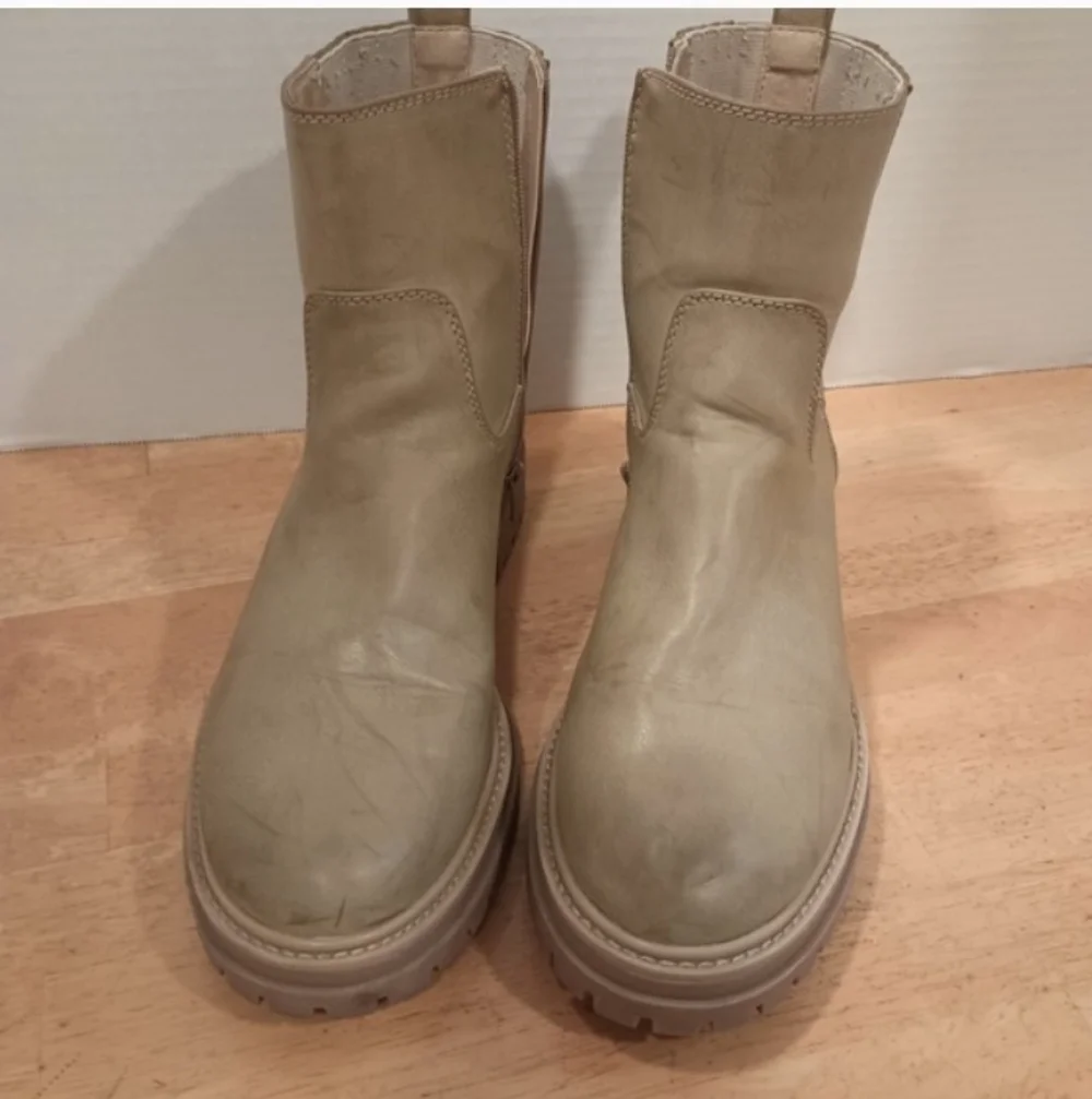 Time And Tru Taupe Chunky Lug Sole Ankle Boots Size 11